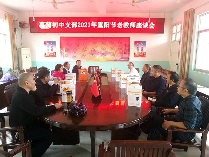 菖蒲初中党支部重阳节里敬老忙